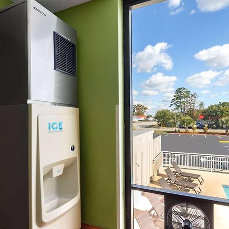 Super 8 By Wyndham Myrtle Beach/Market Common Area Екстер'єр фото
