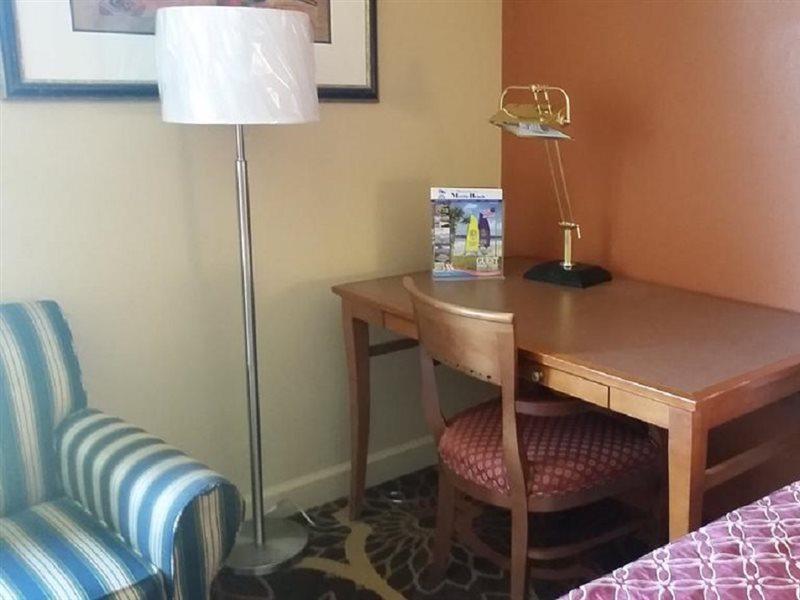 Super 8 By Wyndham Myrtle Beach/Market Common Area Екстер'єр фото