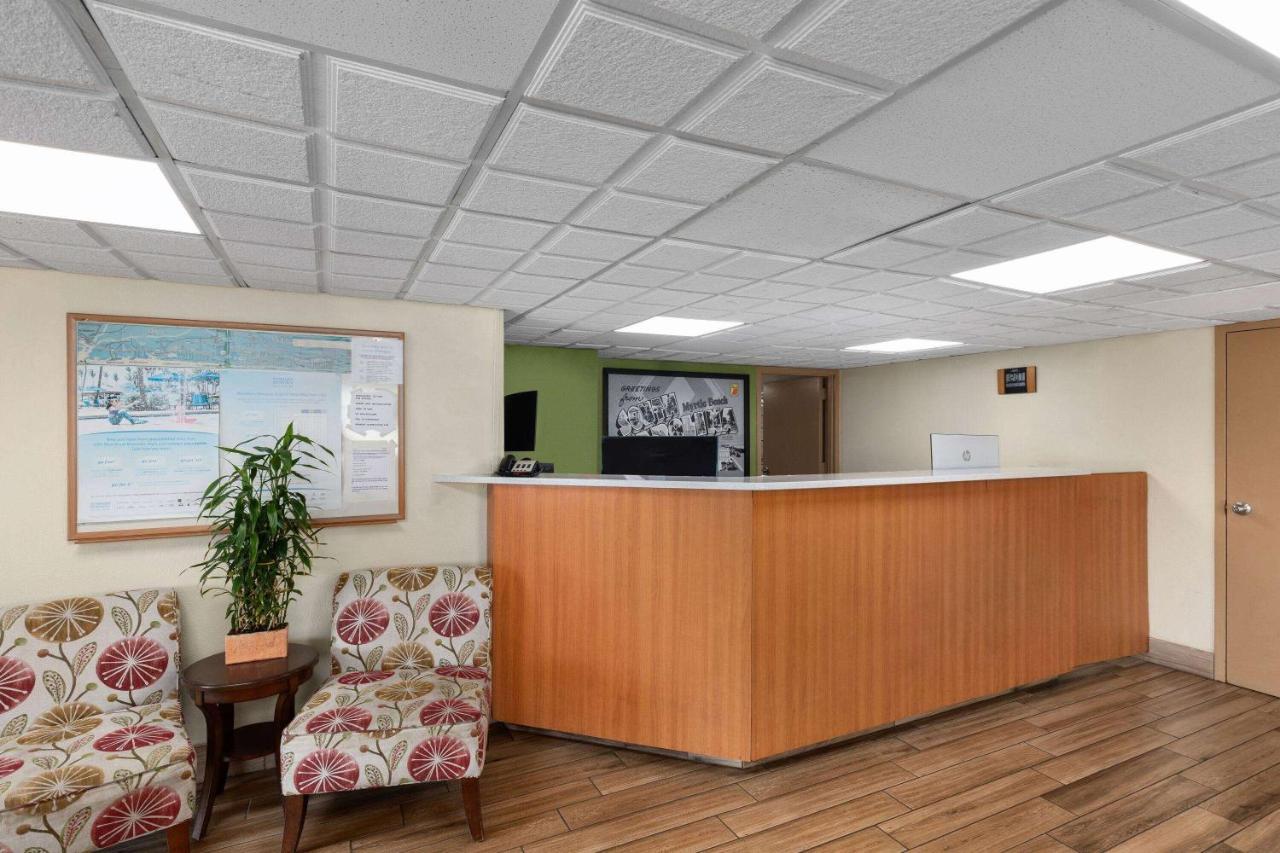 Super 8 By Wyndham Myrtle Beach/Market Common Area Екстер'єр фото