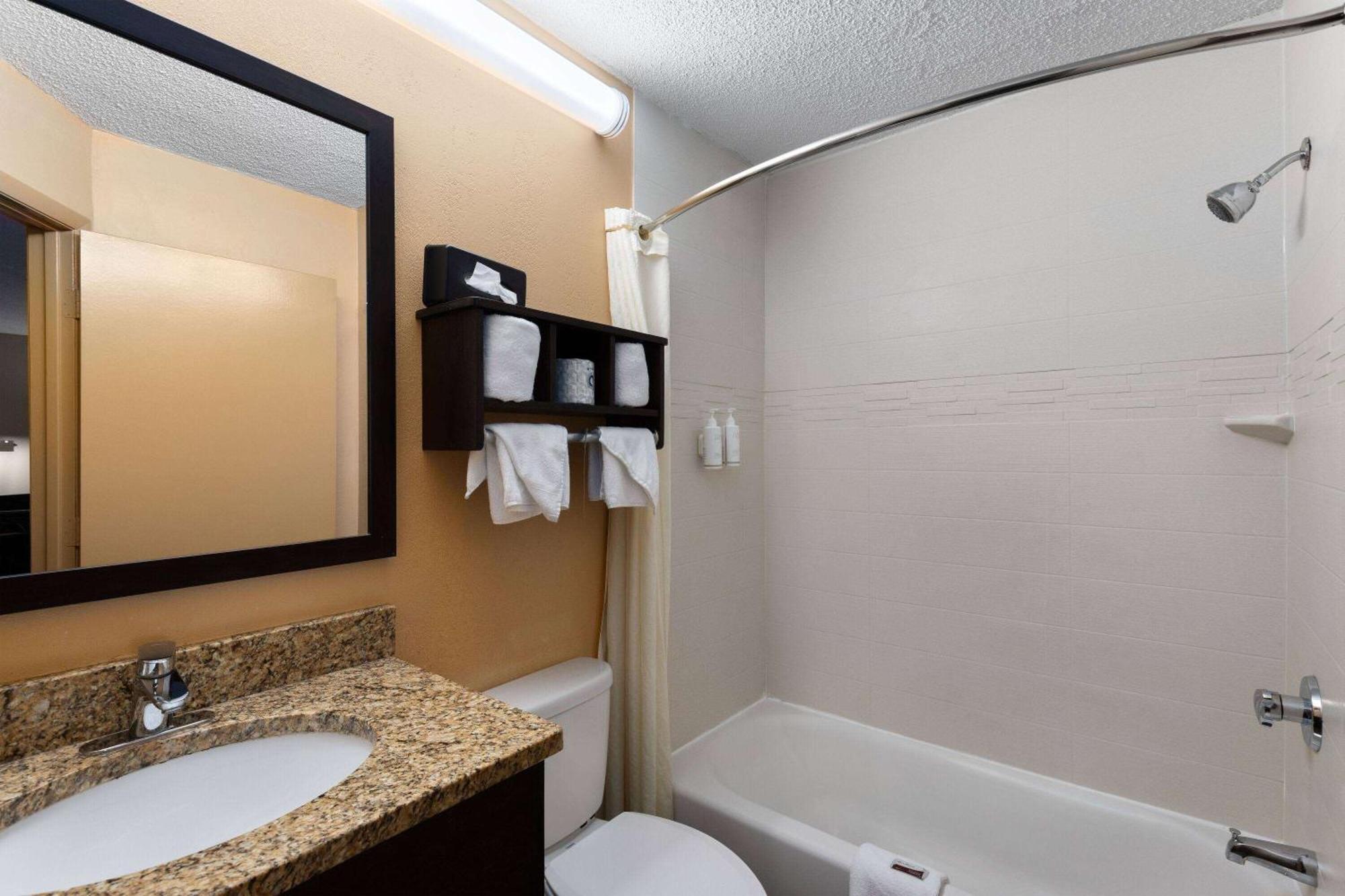 Super 8 By Wyndham Myrtle Beach/Market Common Area Екстер'єр фото