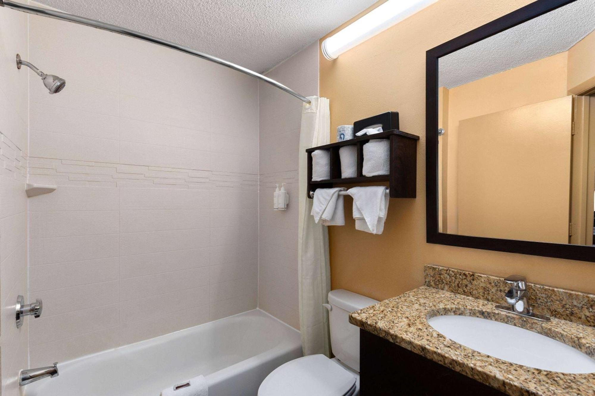 Super 8 By Wyndham Myrtle Beach/Market Common Area Екстер'єр фото